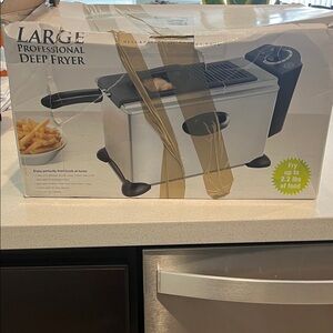 Bella Cucina Professional Deep Fryer - Silver and black